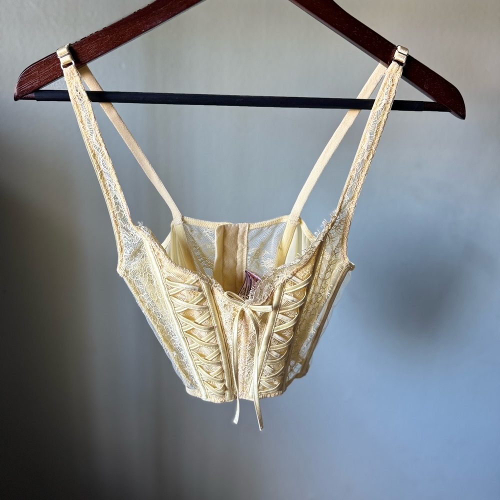 2000s Victoria’s Secret corset bralette